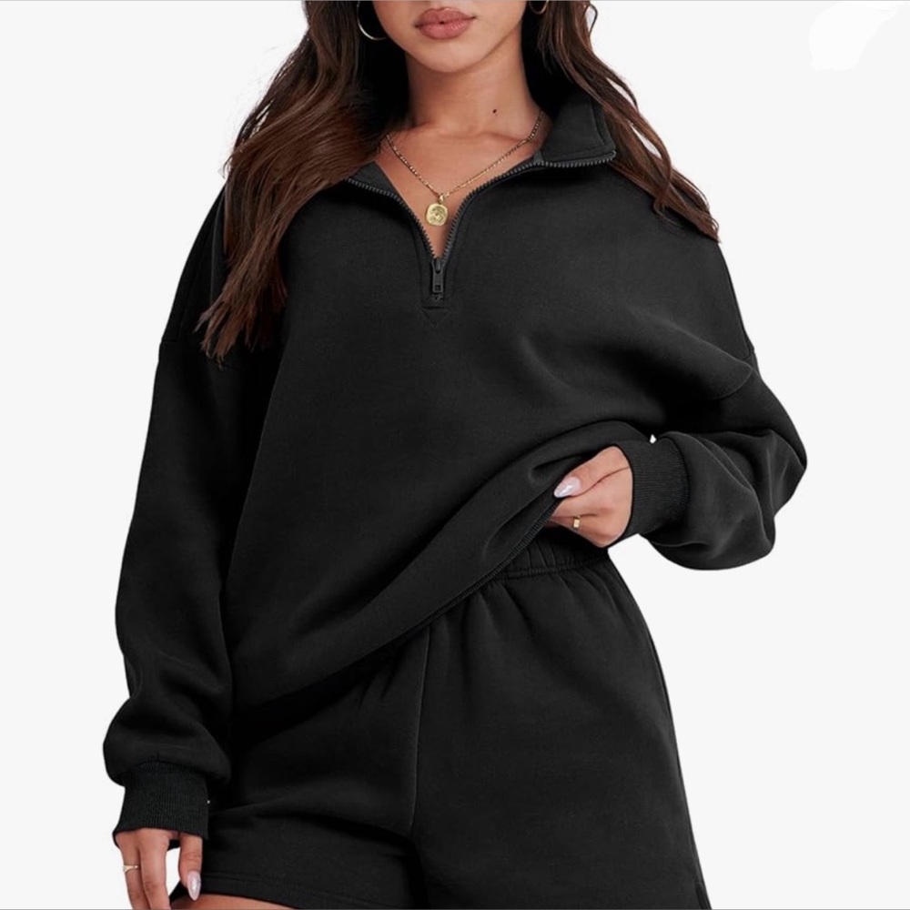 NWT Women’s Oversized‎ Black Half-Zip Pullover Sweatshirt - Small